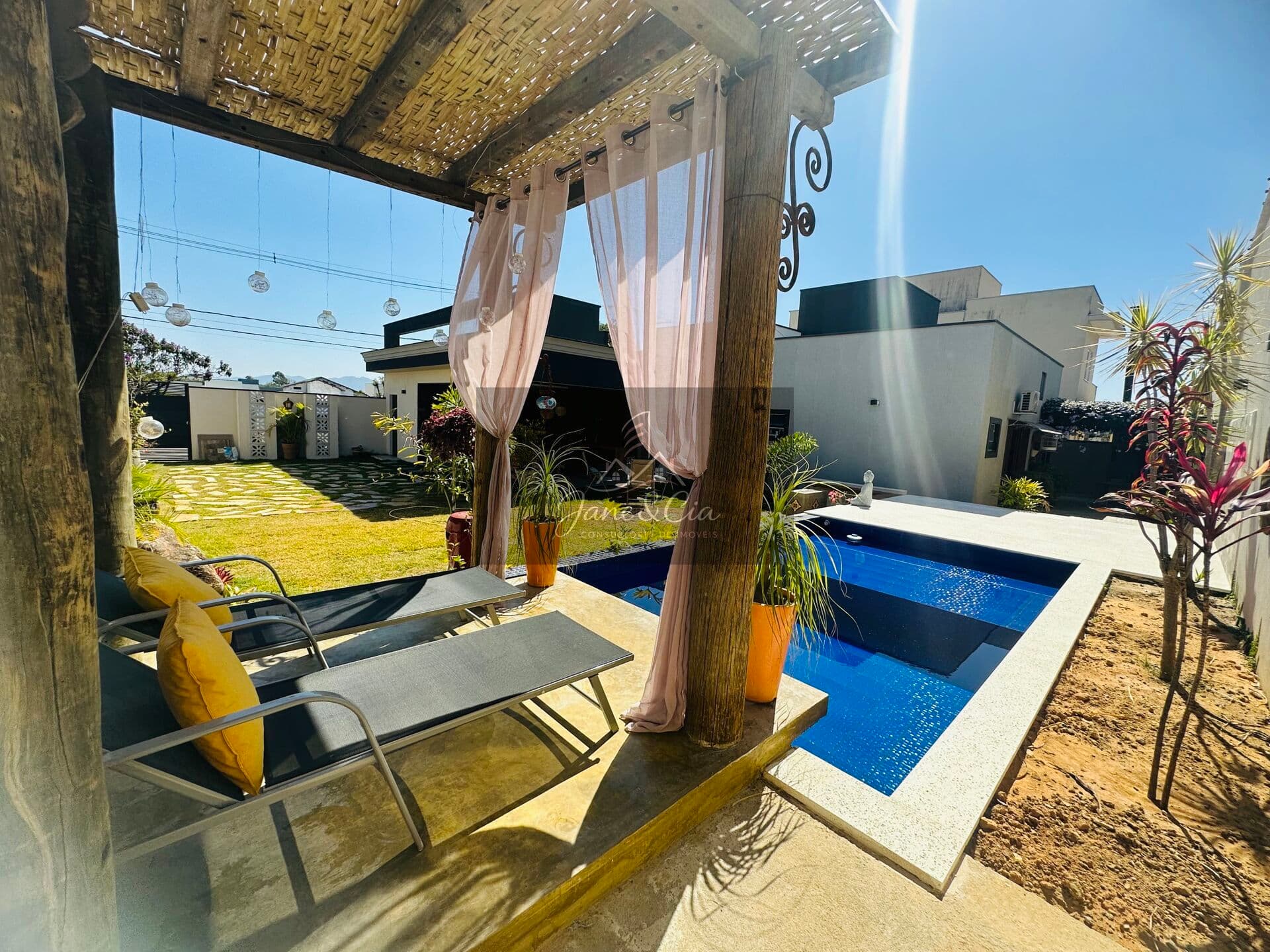 Casa mobiliada com 600mts em Condomínio em Taubaté/SP