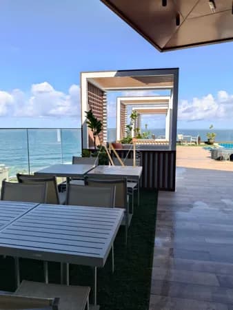 Apartamento Alto Padrão de frente para o mar no Costa Azul