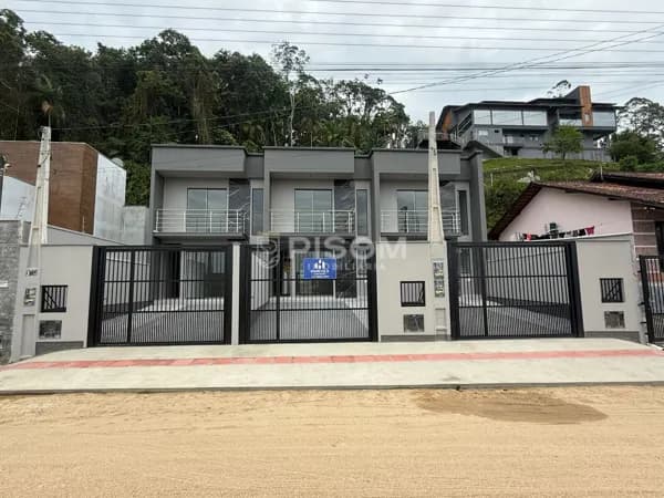 SOBRADOS A VENDA MUITO BEM LOCALIZADOS