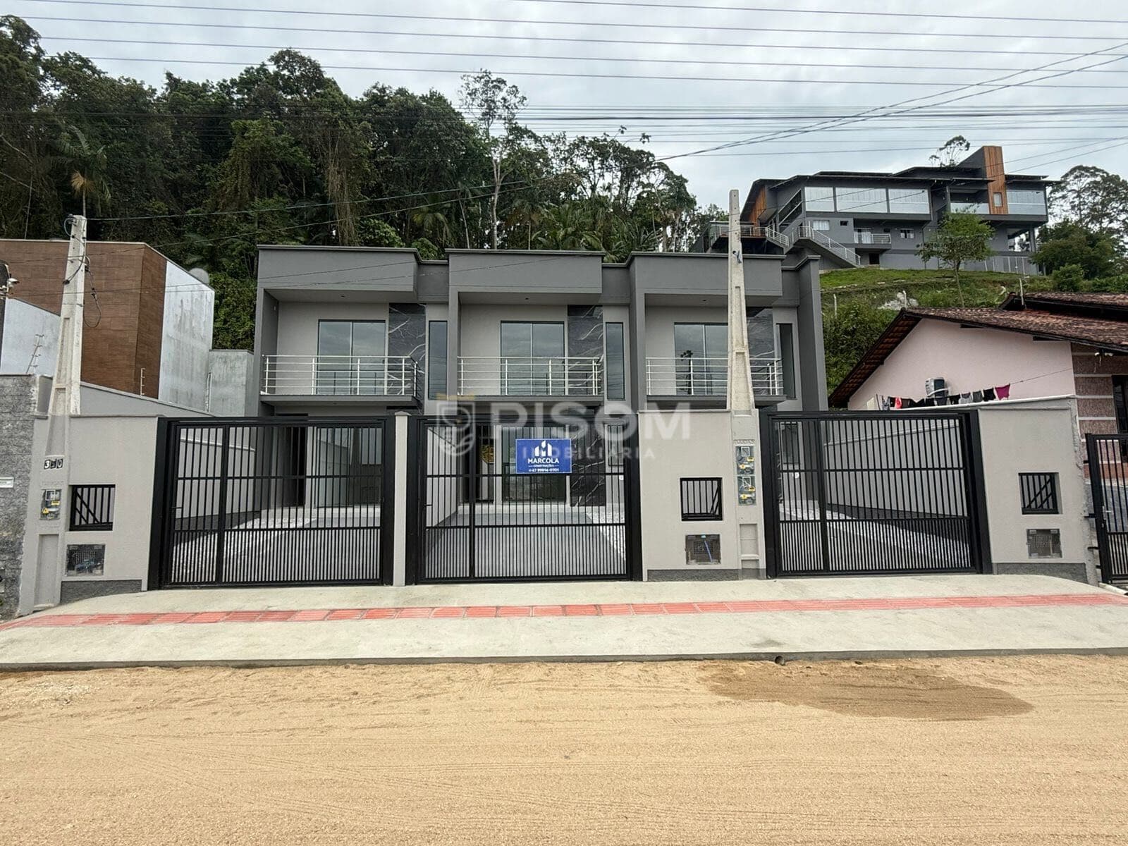 SOBRADOS A VENDA MUITO BEM LOCALIZADOS