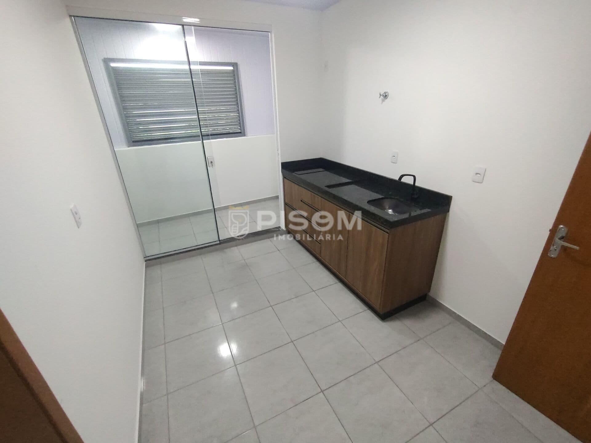 KITNET MUITO BEM LOCALIZADA A 2 MINUTOS DO CENTRO DA CIDADE