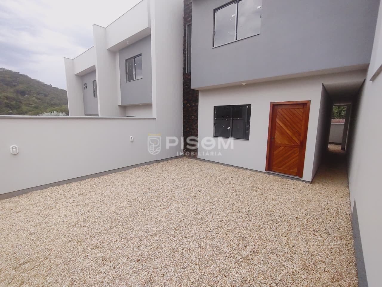 CASA SENDO 1 SUÍTE + 2 QUARTOS - DE PURO CONFORTO EXCELENTE LOCALIZAÇÃO