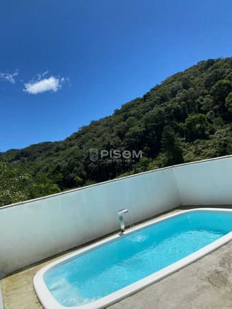 Linda casa super montada com piscina por 430.000
