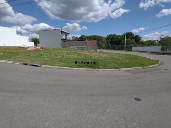 Lote plano a venda no Condominio Garden Ville em Itu