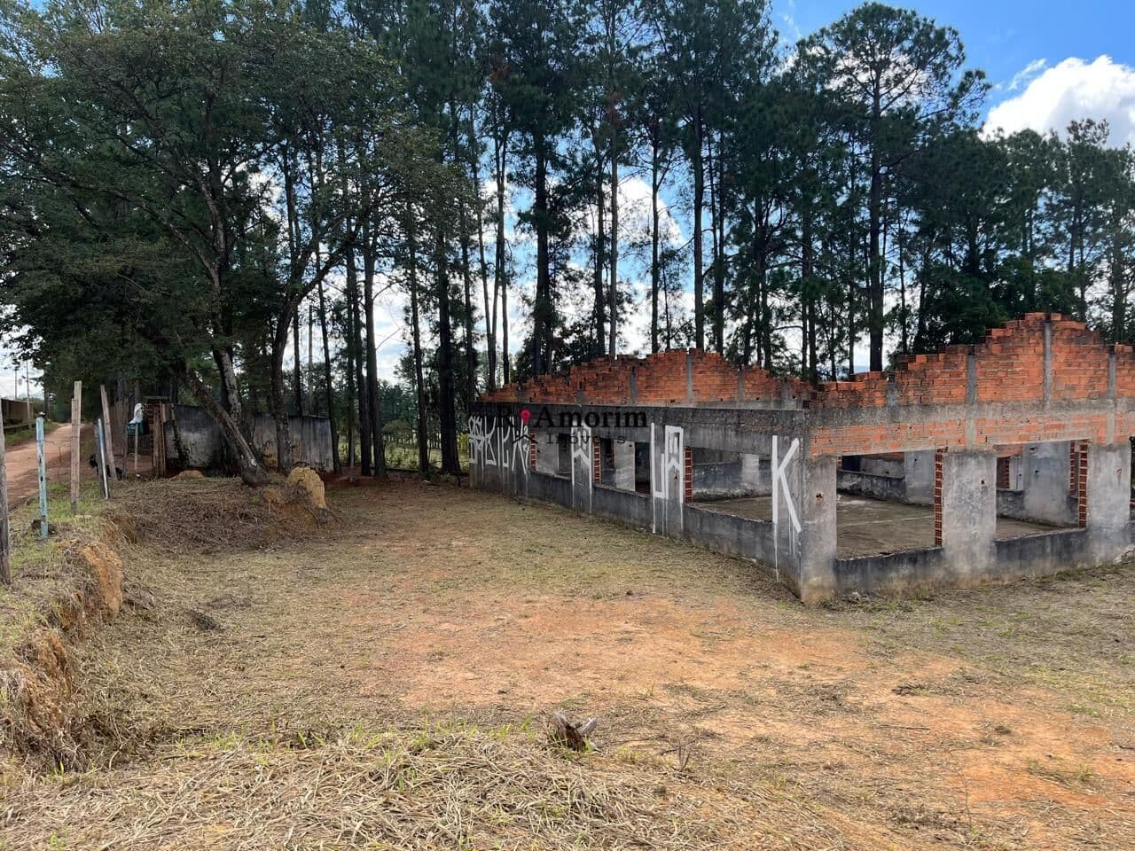 Terreno a venda em Itu com abundância de água, e área aproximada de 1.000 metros