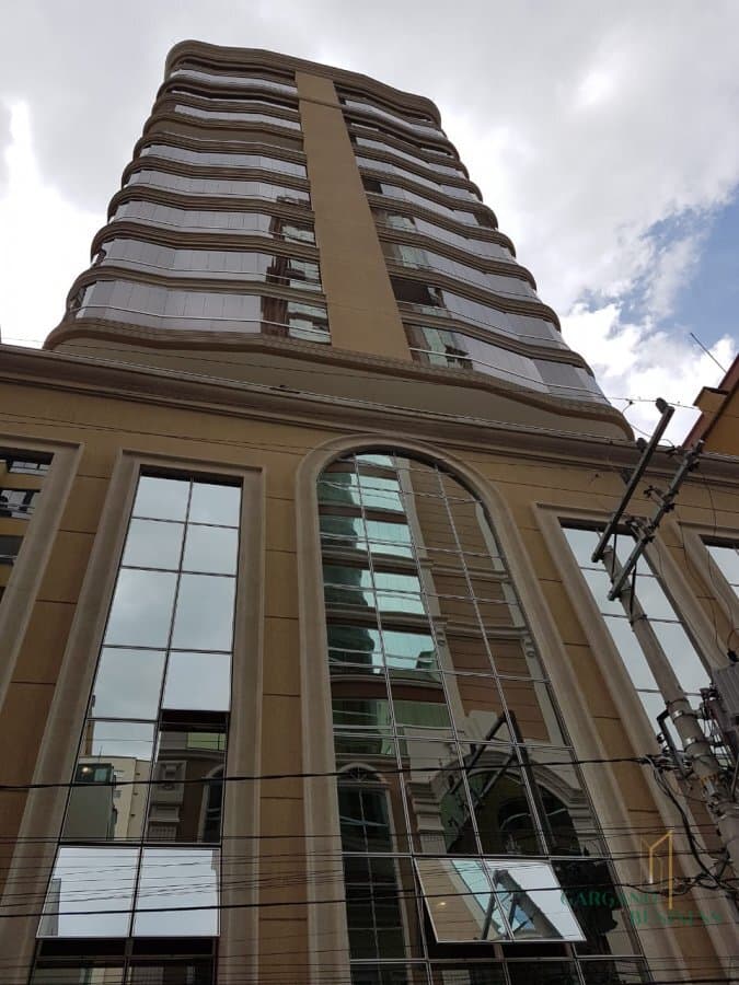 Apartamento Alto Padrão para Aluguel em Meia Praia Itapema-SC