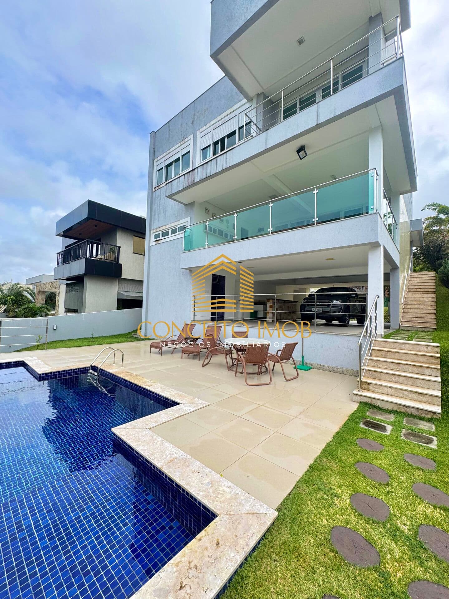 CASA A VENDA NO ALPHAVILLE 2