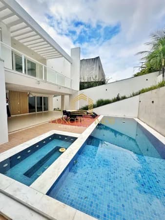 CASA A VENDA EM ALPHAVILLE