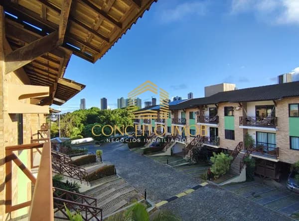 Casa triplex em Condomínio Fechado