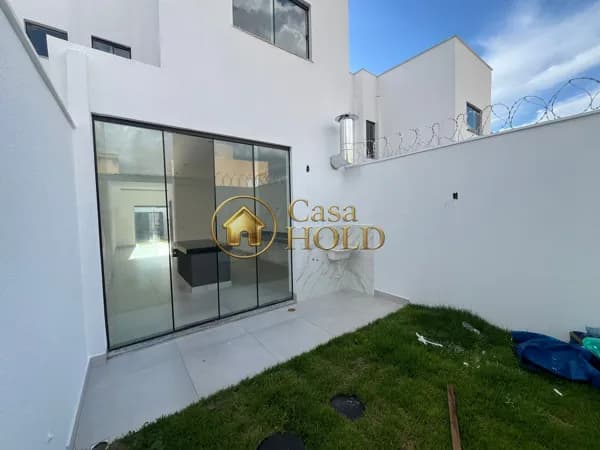 Sobrado de 3 quartos no Bairro Novo Mundo