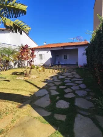 Casa em terreno sozinho no Bairro Granada