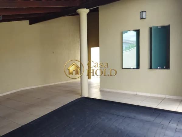 Casa Padrão - Bairro Cidade Jardim, próxima ao Supermaxi
