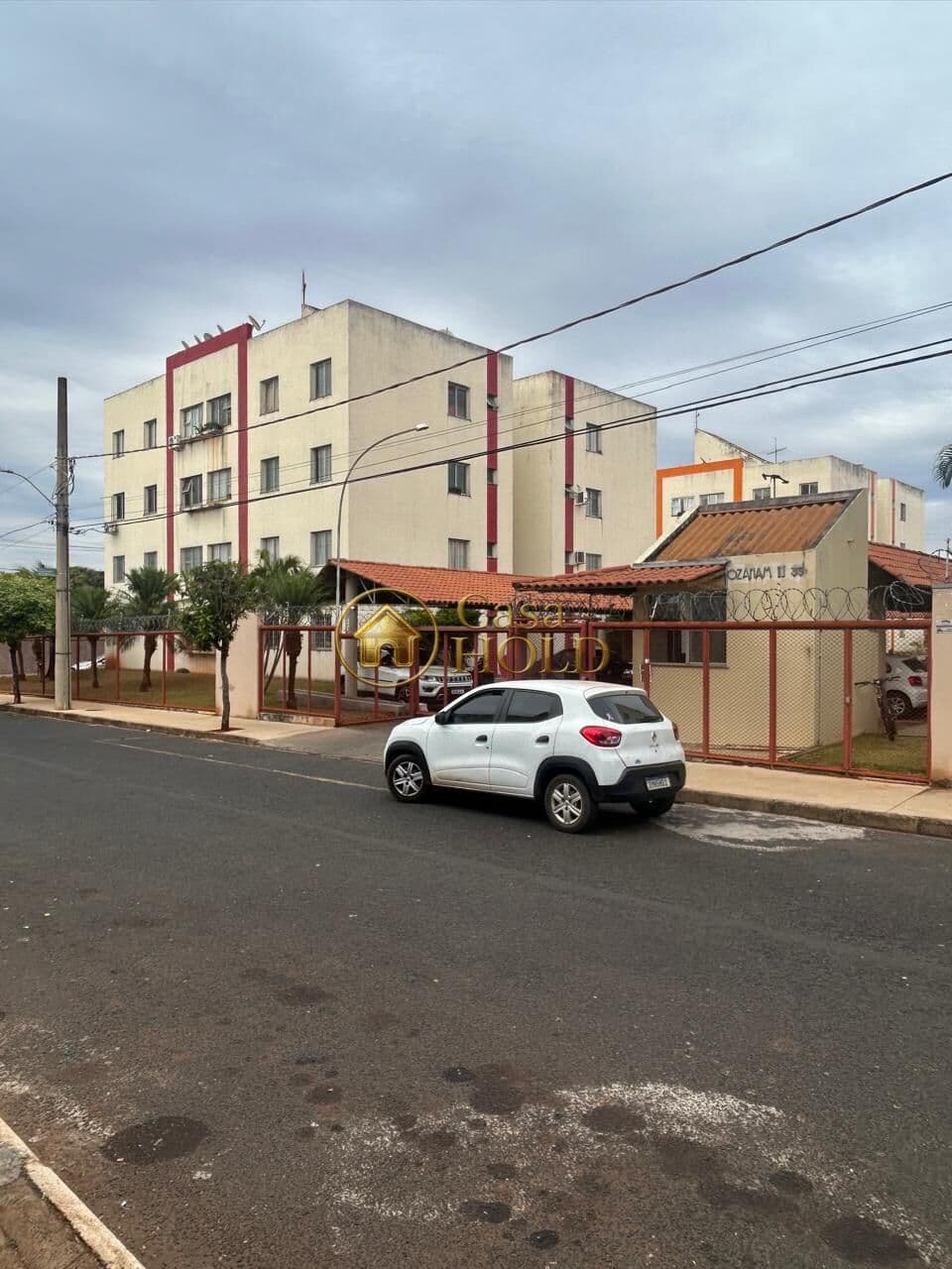 Apartamento de 3 quartos próximo a Pim Grill e Av. João Naves no térreo