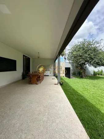Casa Alto Padrão no Bairro Santa Mônica com 4 quartos sendo um suíte