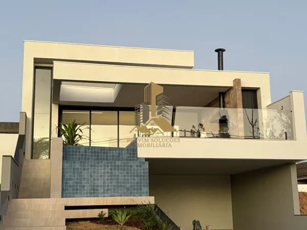 Casa à venda – Alto padrão | 3 suítes (4a reversível) + piscina de borda infinita de frente para mata