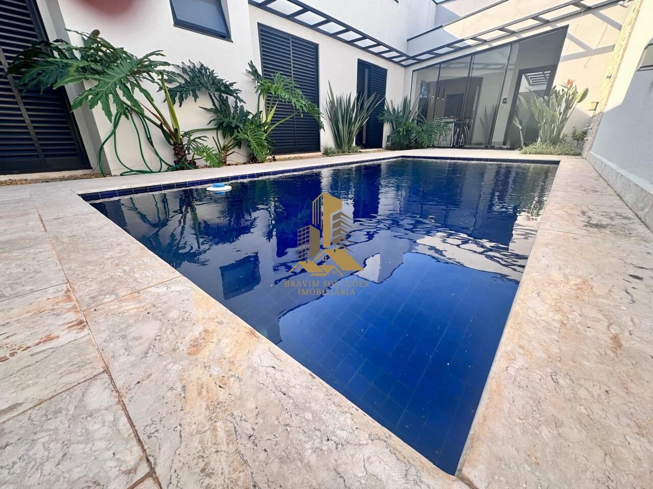 Casa térrea com excelente acabamento !