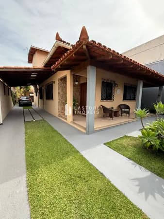 CASA À VENDA COM 05 QUARTOS NA PRAIA DO MORRO!