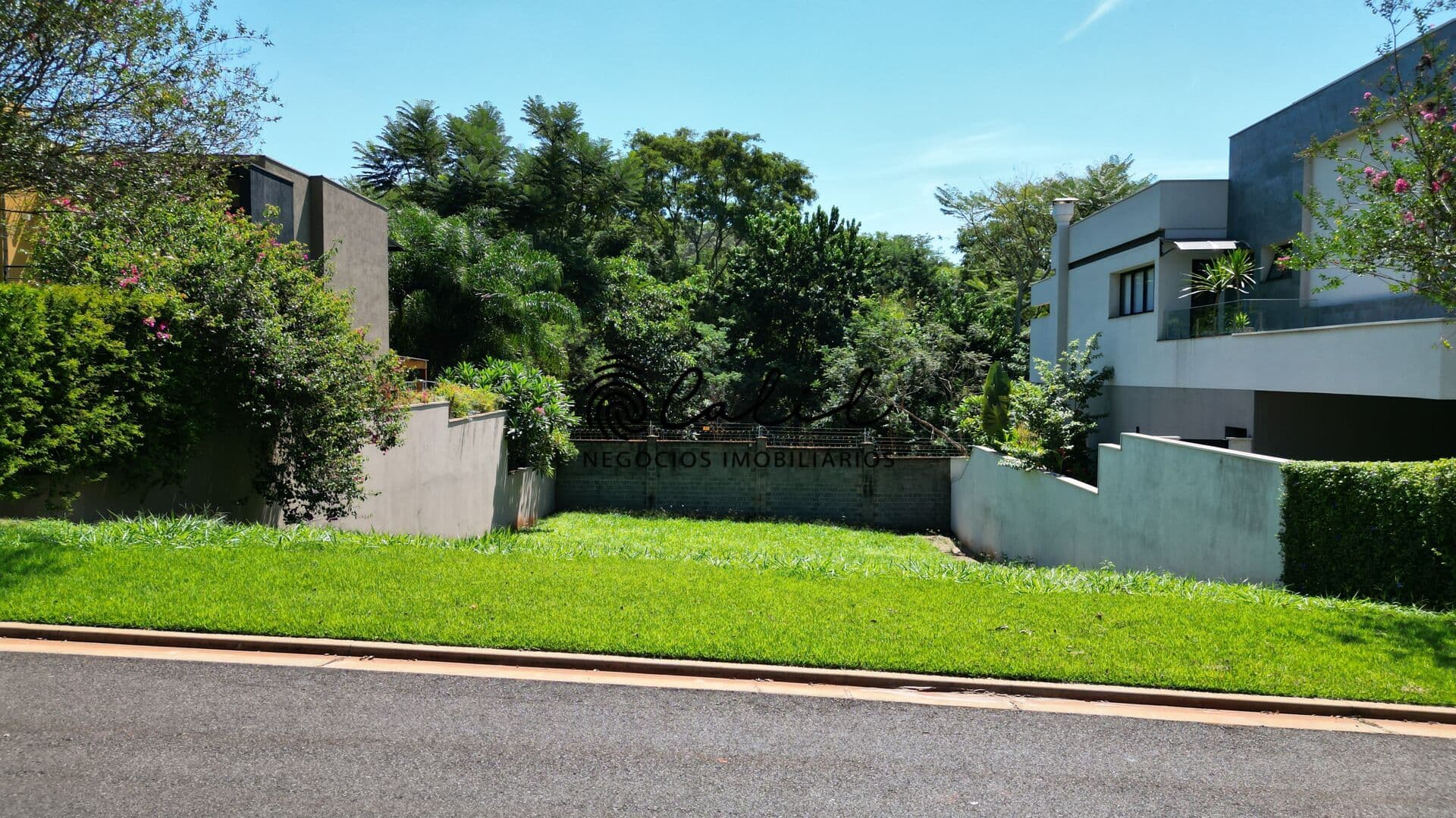 Terreno em declive com 524m² à venda por R$ 700.000,00 - Condomínio Alphaville III, Ribeirão Preto/SP