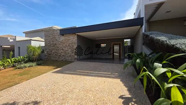 Casa térrea no condomínio Reserva Santa Luísa 3 suítes
