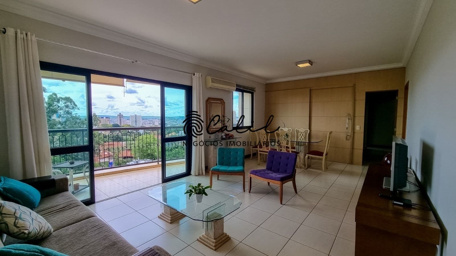 Apartamento para locação no Jardim São Luiz com varanda e 138 m² de área útil