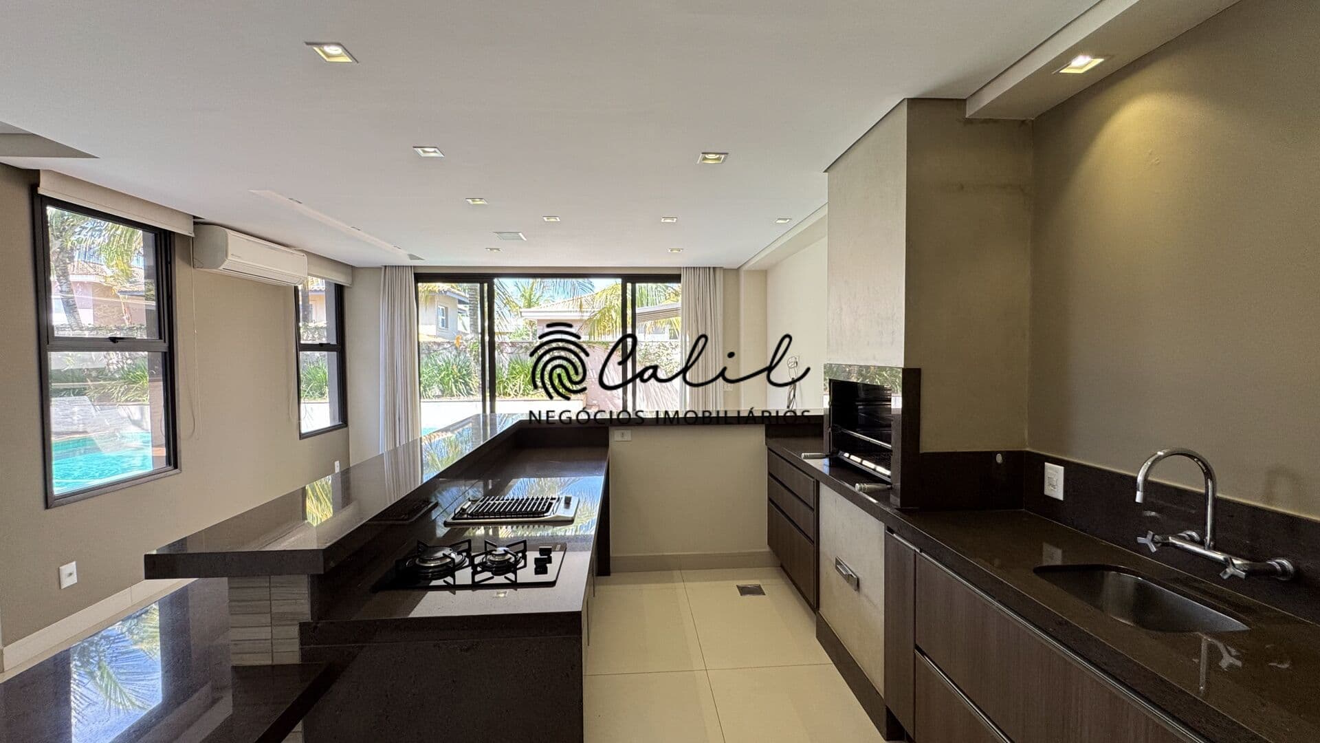 Casa térrea localizada no Condomínio Verona, com área gourmet e 514m² de construção - Ribeirão Preto/SP