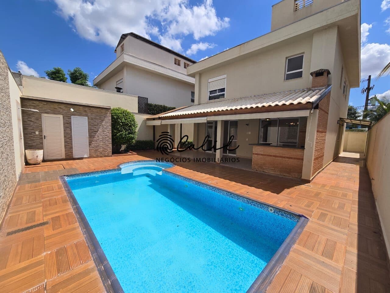 Casa em condomínio Jardim Sul com piscina e armários planejados – 222,16 m² de construção