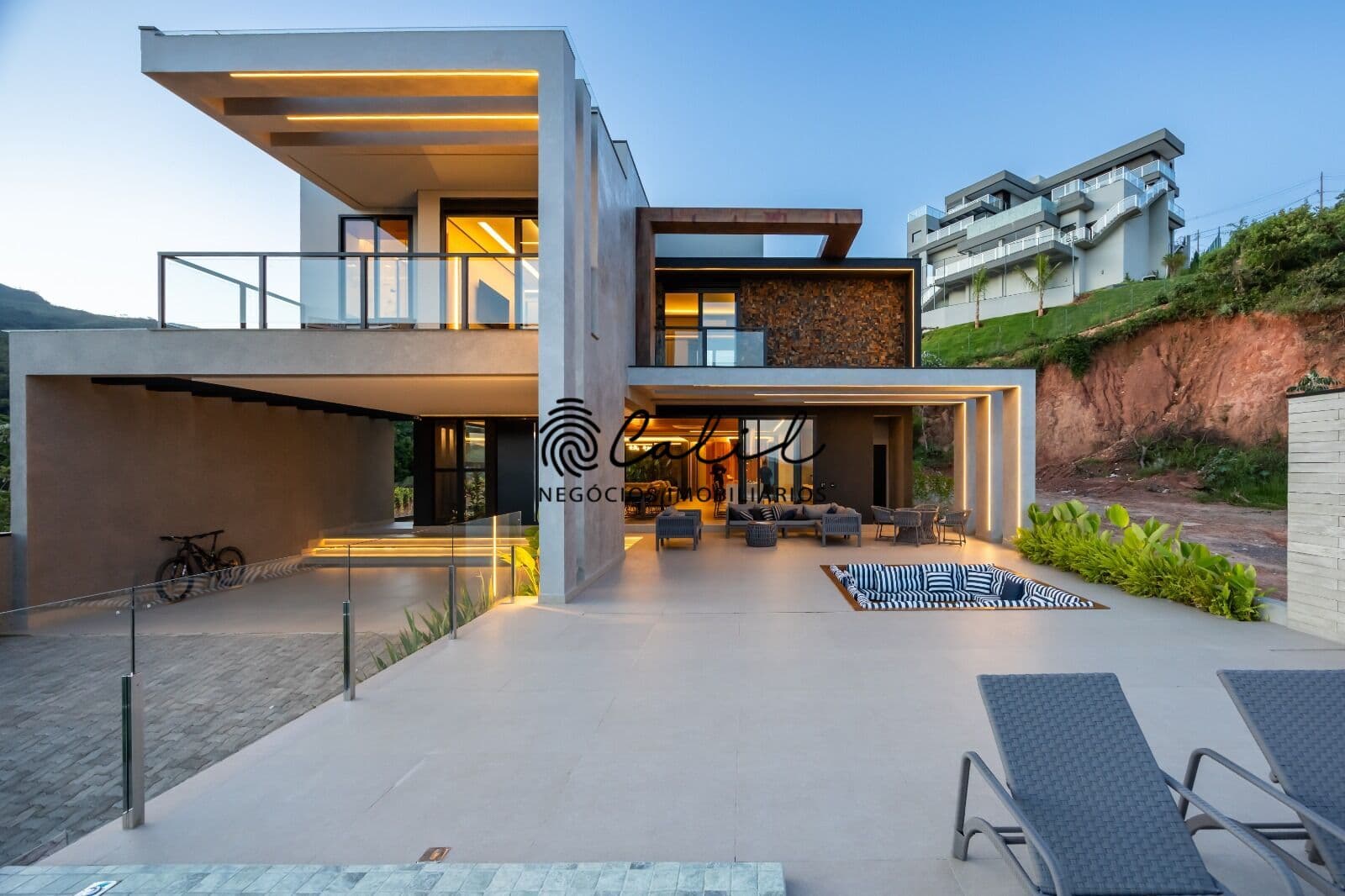 Casa Sobrado Mobiliada com 8 suítes, 548m² à venda por R$ 5.500.000,00 - Escarpas do Lago, Capitólio/MG
