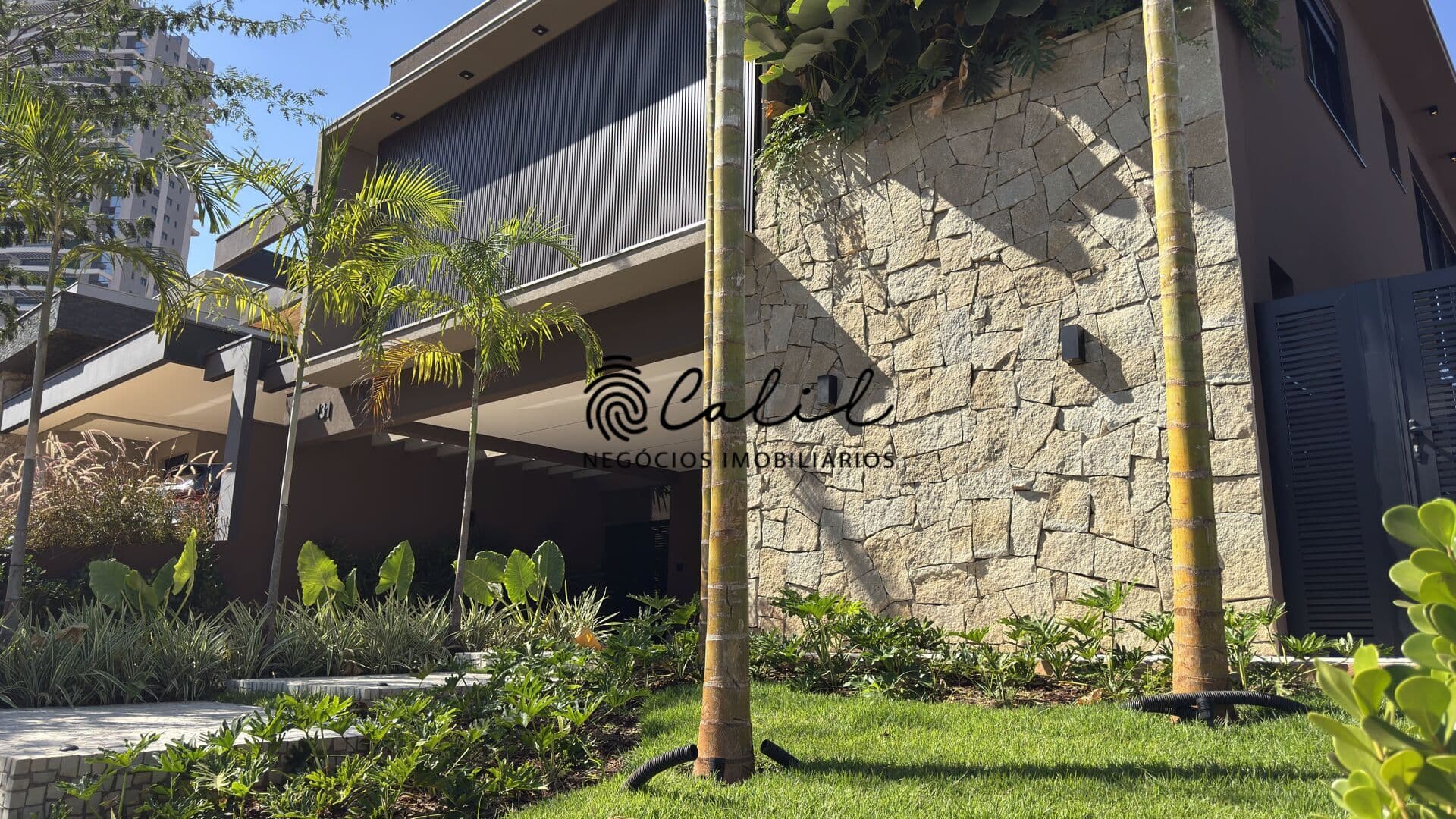 Casa de alto padrão com arquitetura autoral no Condomínio Buganvile – Jardim Olhos D’Água
