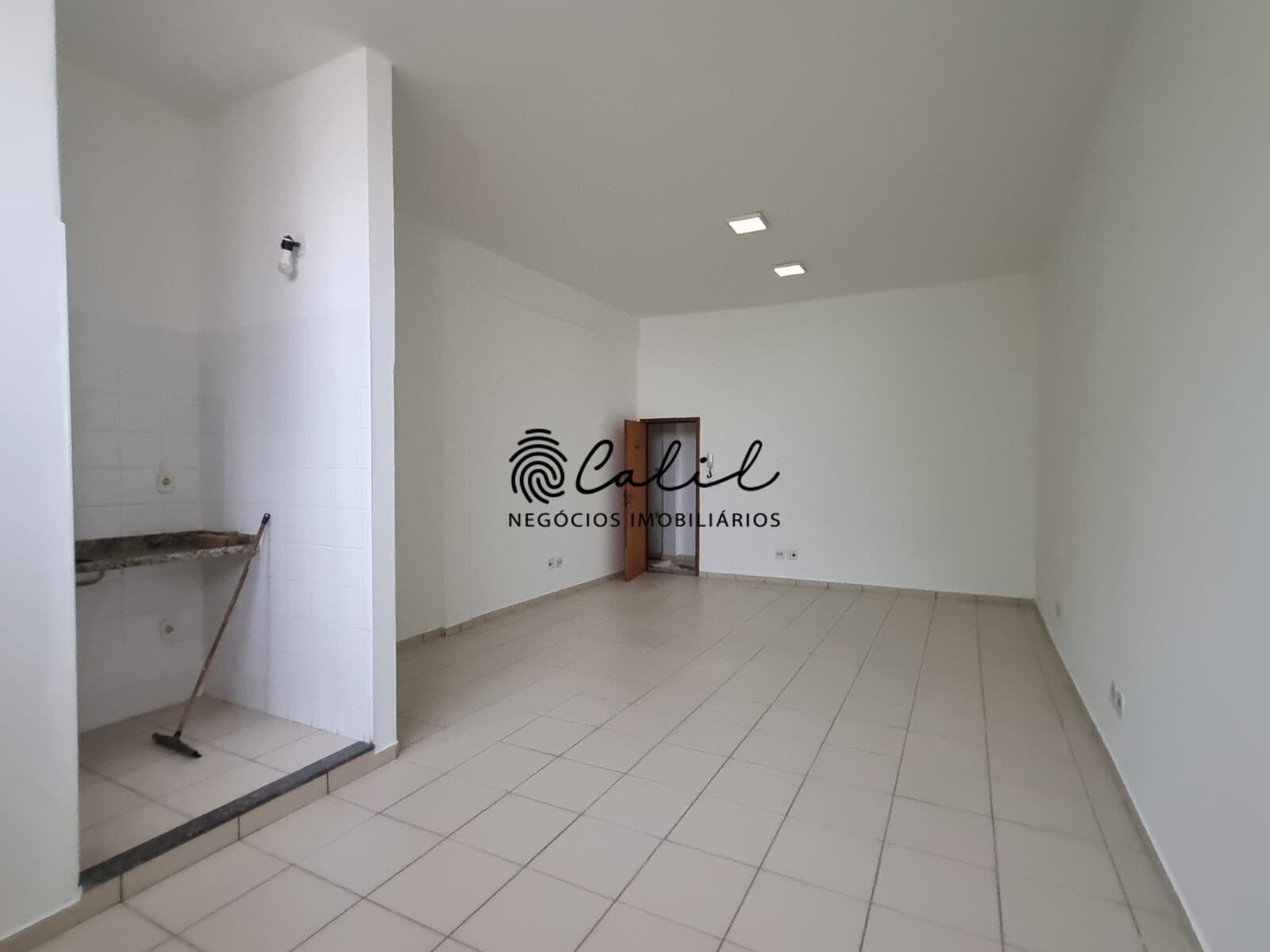 Sala comercial 42 metros quadrados Aluguel R$ 1.600,00 Jardim Irajá Ribeirão Preto SP