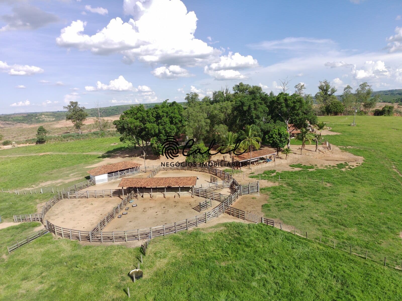 Fazenda de Pecuária com 235 Alqueires - entre Bauru e Lins