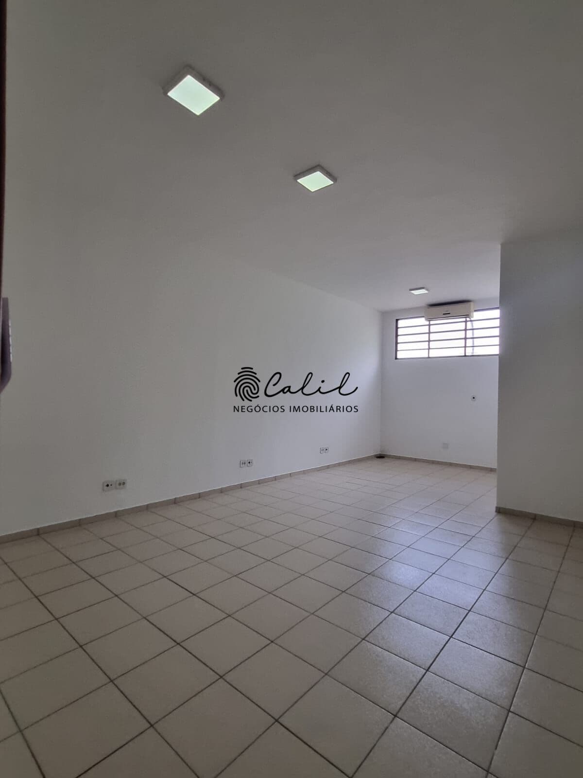 Sala comercial 42 metros quadrados Aluguel R$ 1.600,00 Jardim Irajá Ribeirão Preto SP