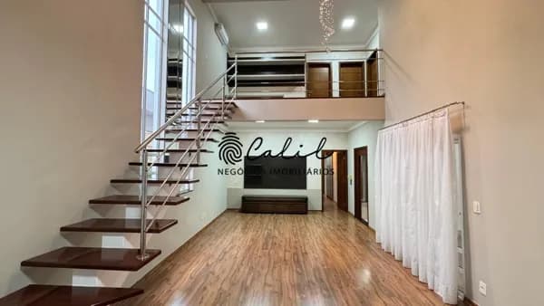 Casa em condomínio no Figueira Branca com 206 m² de construção, 4 quartos e mezanino