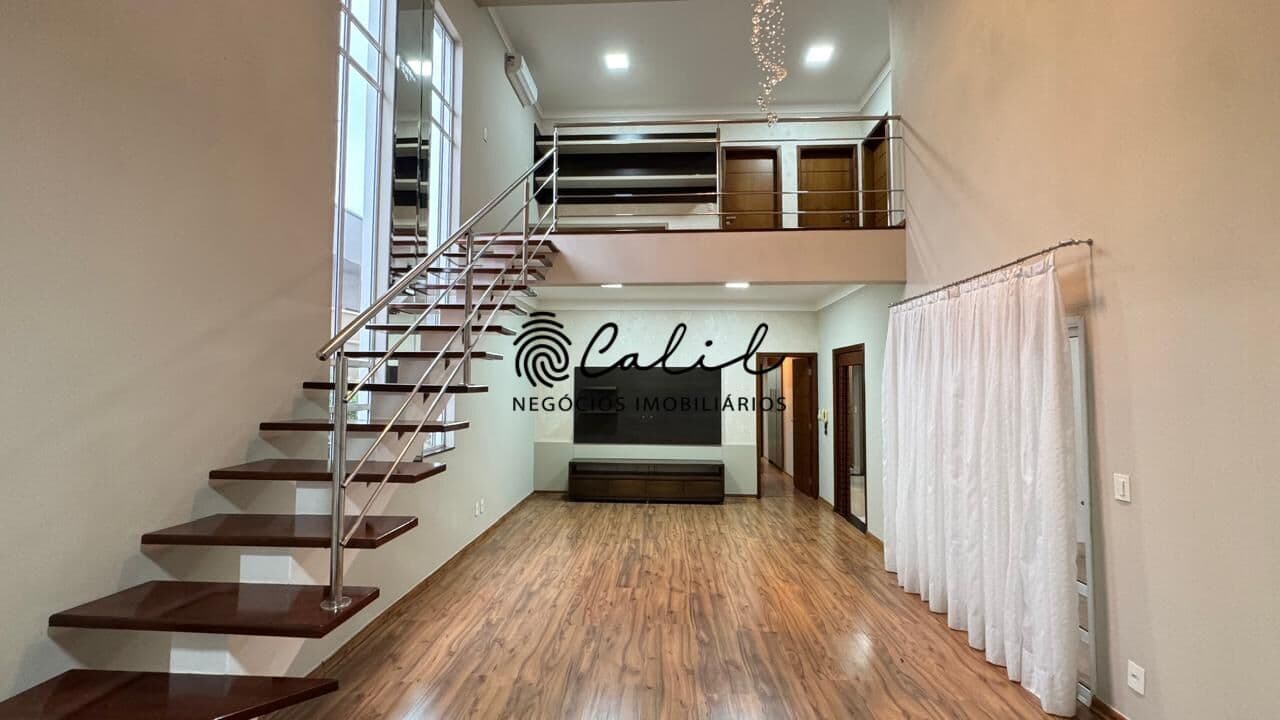 Casa em condomínio no Figueira Branca com 206 m² de construção, 4 quartos e mezanino