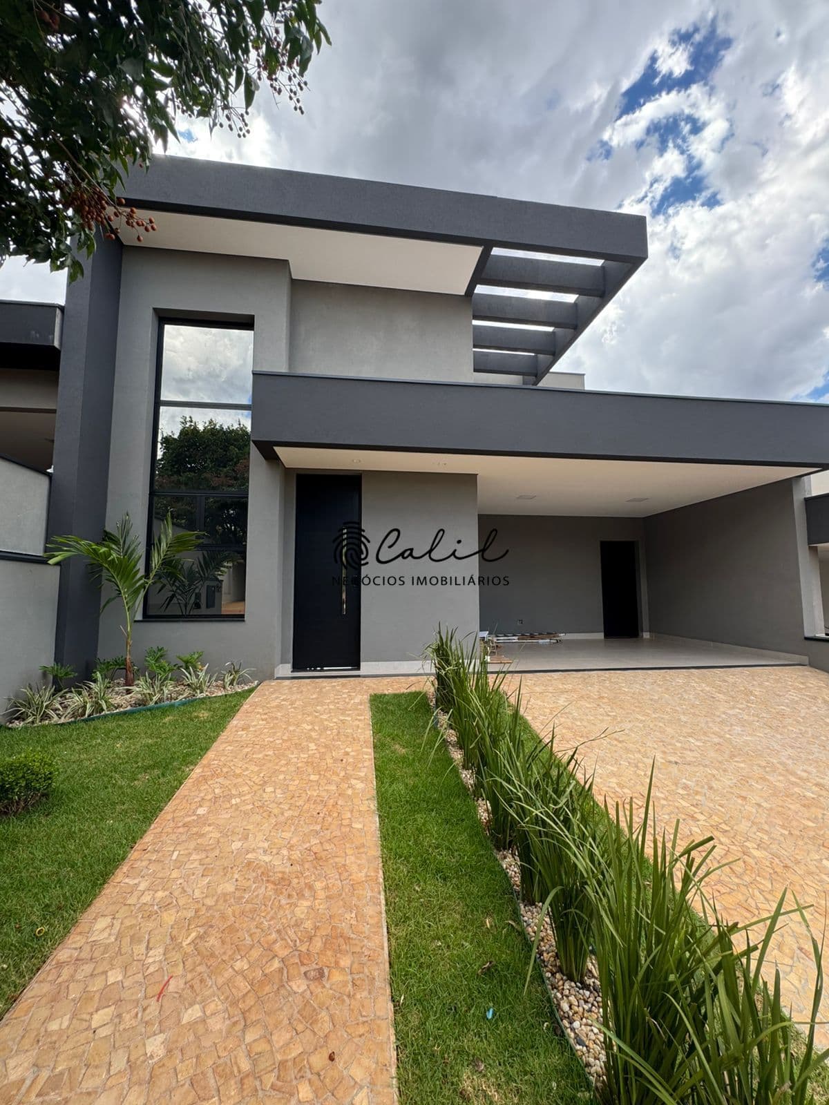 Casa térrea em condomínio com 3 suítes e piscina aquecida! R$ 1.350.000,00