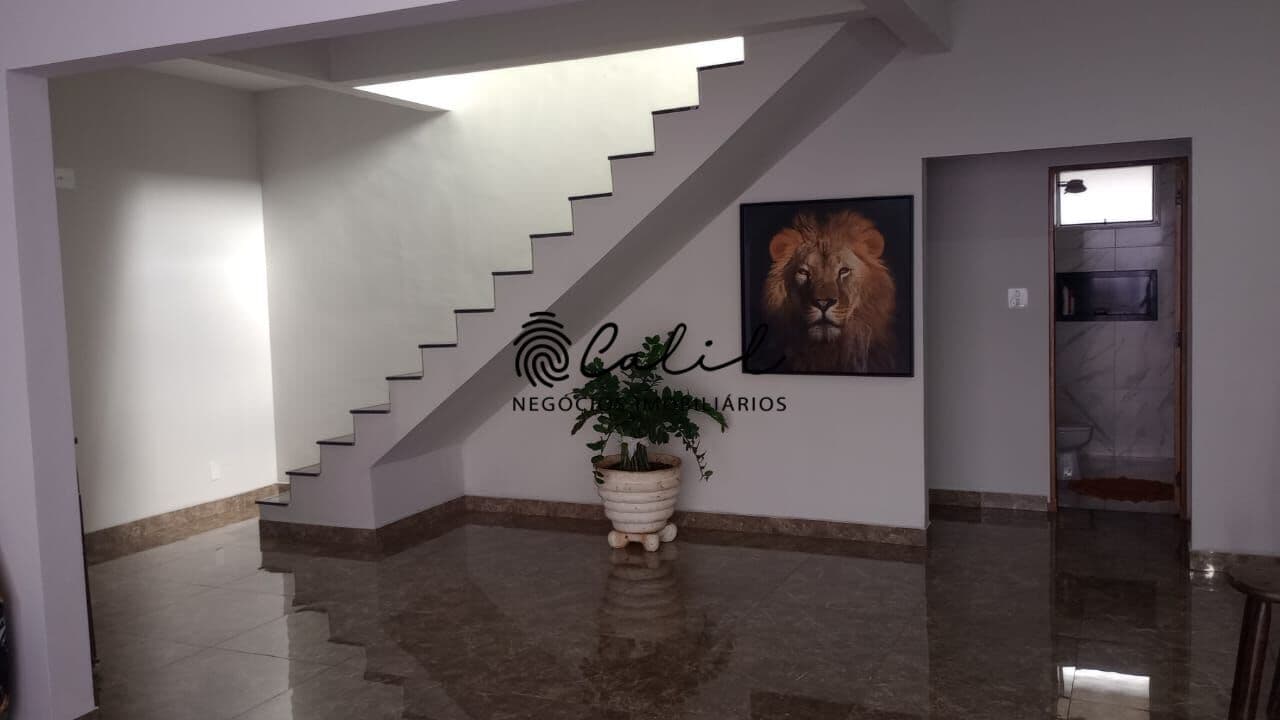 Casa Sobrado com 4 quartos (1 suíte), 220m² à venda por R$ 750.000,00 - Brodowski/SP
