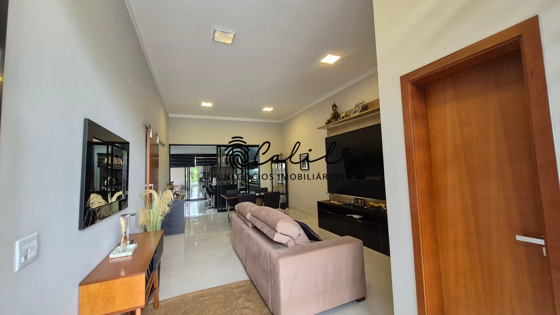 Casa térrea com 3 suítes e energia fotovoltaica no Condomínio Vila Romana I R$ 1.335.000,00