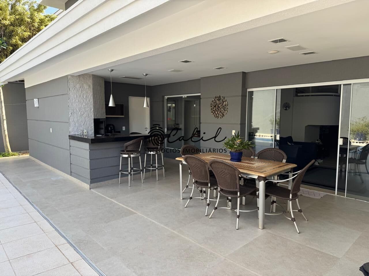 Casa em Condomínio à Venda na Quinta do Golfe | 260 m² Construídos, 3 Suítes e Área Gourmet com Piscina