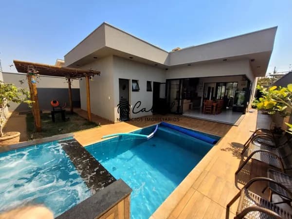 Vendo casa na Ribeirânea, 360m²/174m² construidos, Moderníssima , perto do Shopping.