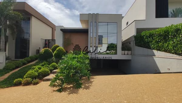 Casa em Condomínio, térrea de alto padrão localizado no bairro Alto Castelo