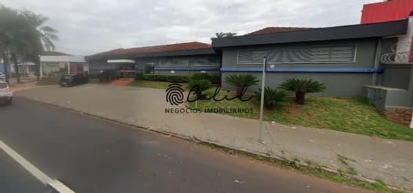 Casa Comercial de esquina na Av. Independência