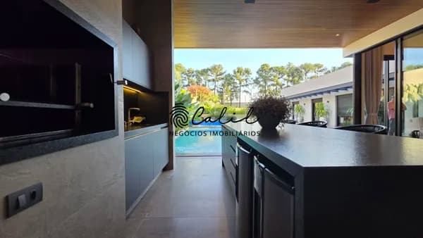 Casa térrea no Condomínio Residencial Jardim Canadá com automação completa e 500 m² de construção