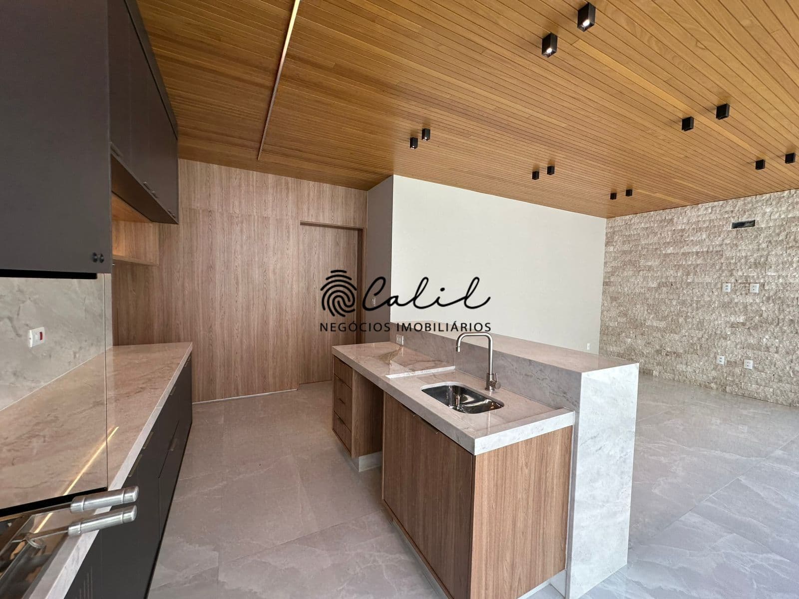 Casa localizada no condomínio Terras de Siena com 4 suítes, 364m² de área construida - Ribeirão Preto/SP