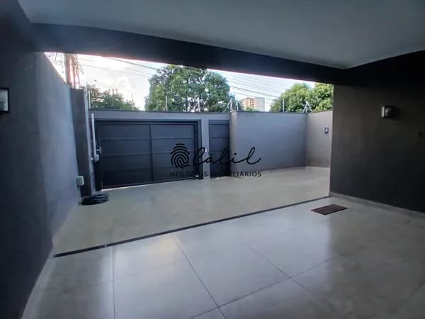 Casa térrea no Jardim Bandeirantes com ambientes integrados e 193 m² de construção