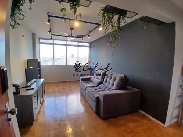 Apartamento no Centro com 93,84 m², 2 dormitórios, 2 banheiros, reformado e com elevador