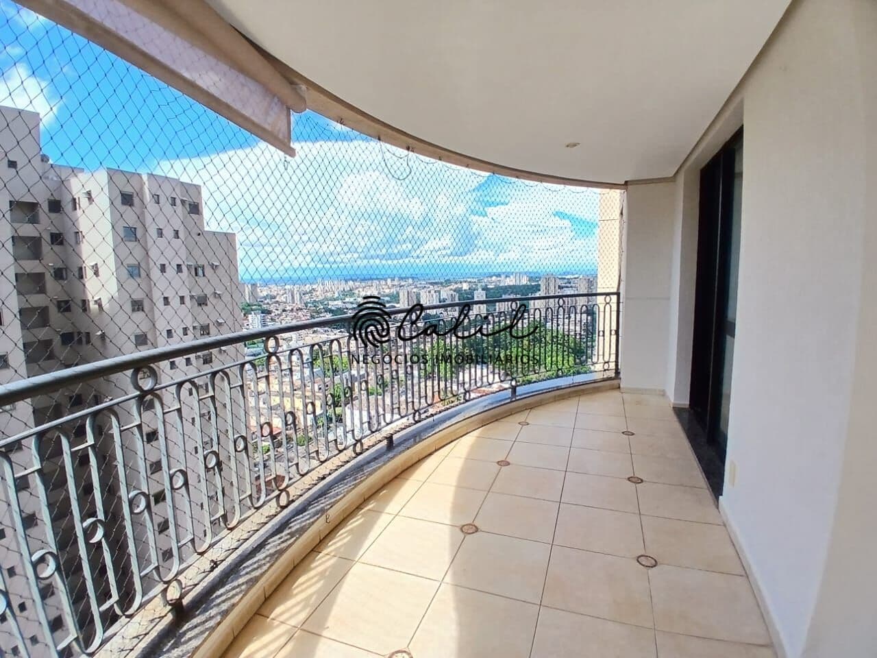 Apartamento na Zona Sul com Área de Lazer Completa – com 180,99m²
