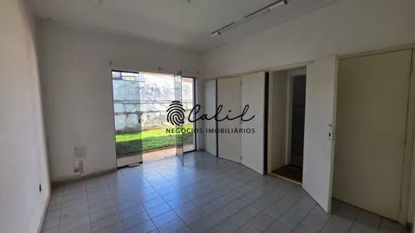 Imóvel comercial na Av. Independência com 650 m² de construção