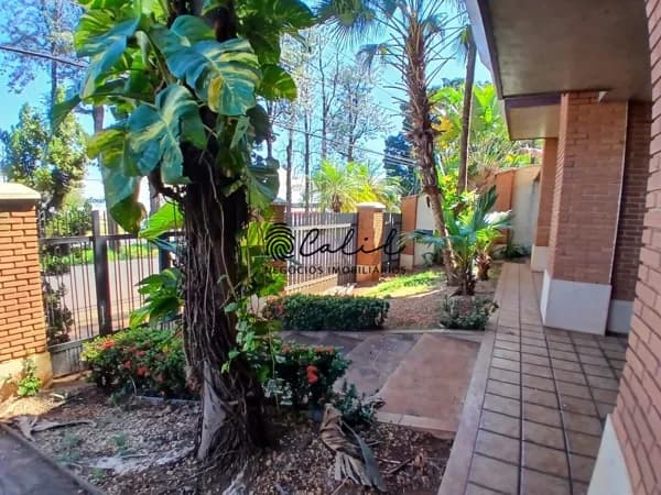 móvel comercial no bairro Jardim Canadá com 06 vagas de garagem e localização estratégica em frente ao Ribeirão Shopping