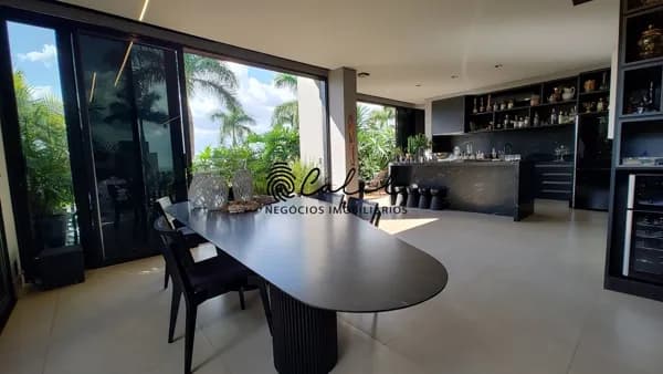 Casa Padrão - Sobrado Mobiliado no Condomínio Alto do Castelo