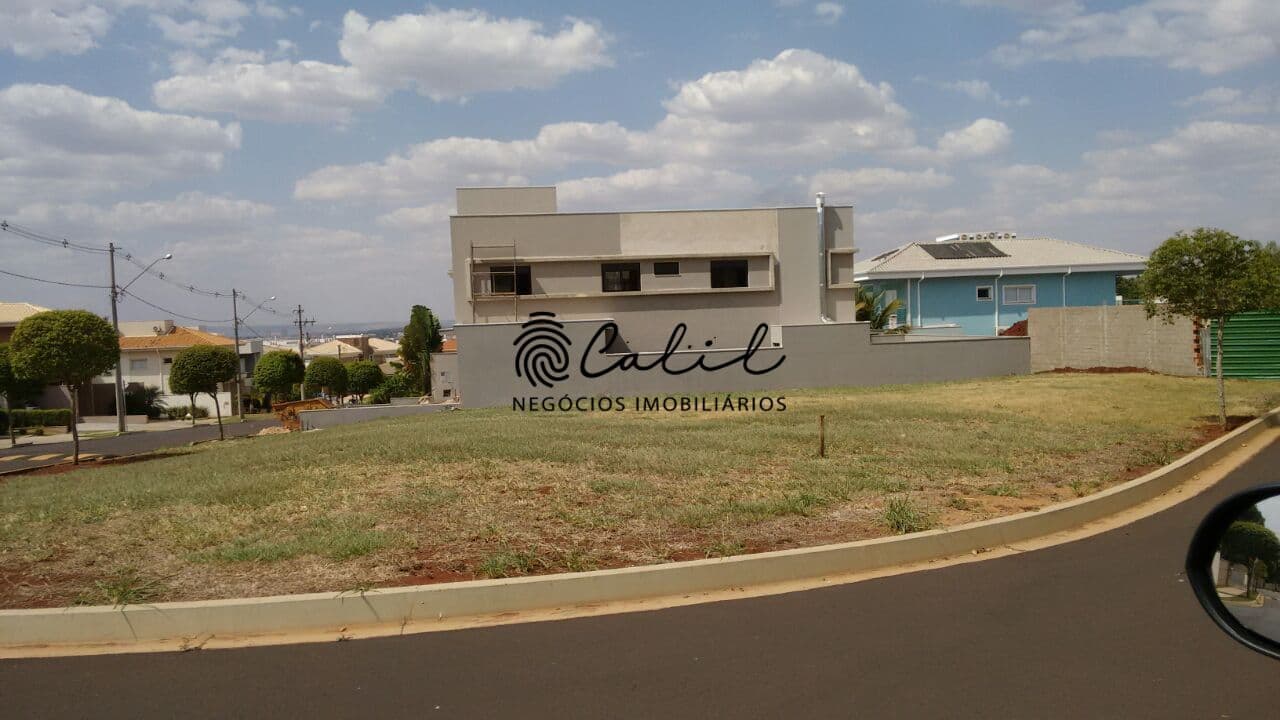 Lote de esquina com 571 m² no condomínio Pitangueiras R$ 749.000,00