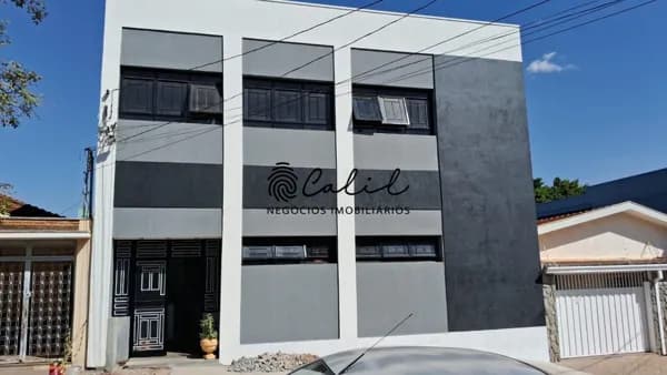 Prédio comercial no Jardim Paulista com 326,50 m² de construção e amplos espaços internos